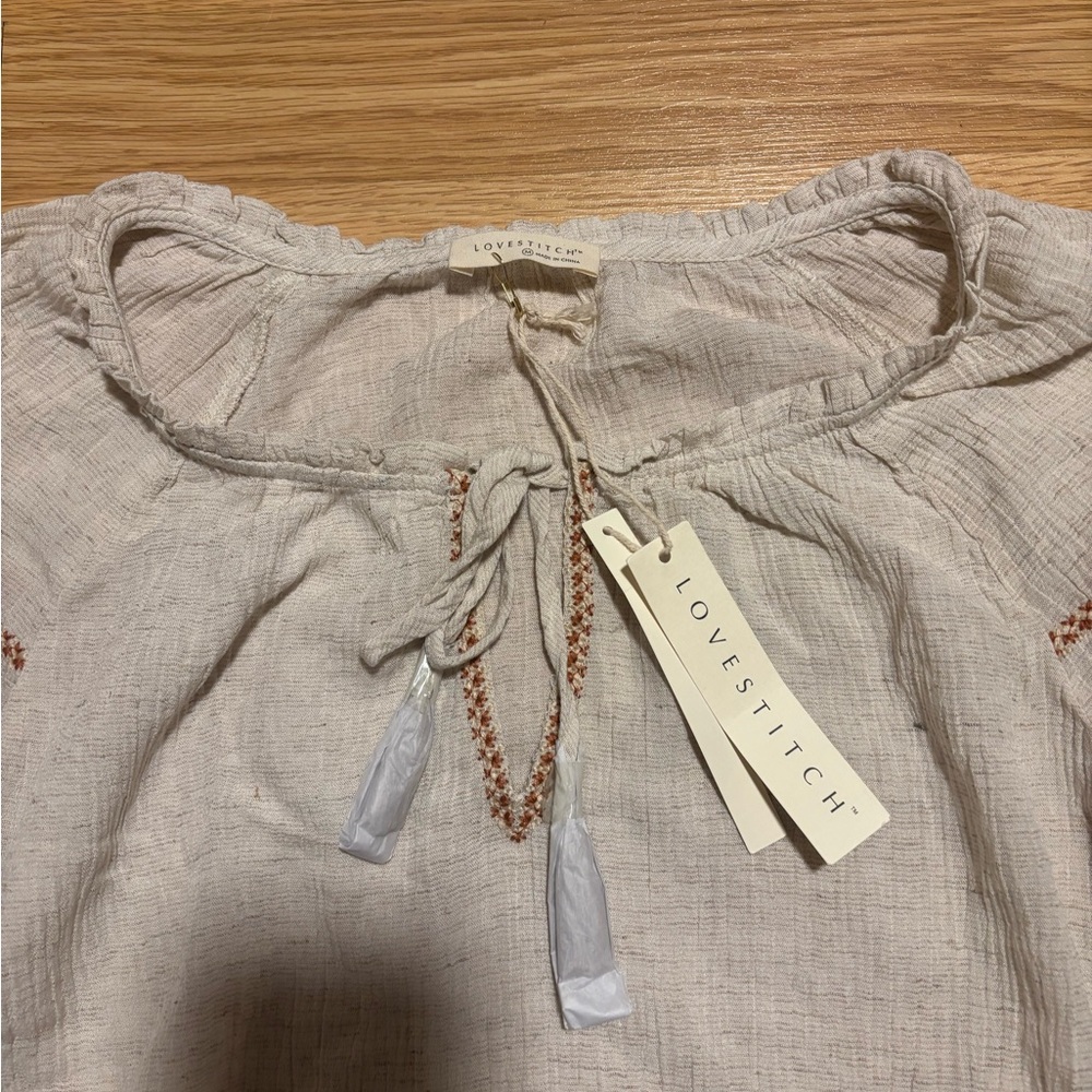 New “Love stitch” blouse size Medium with tag - Picture 2 of 6